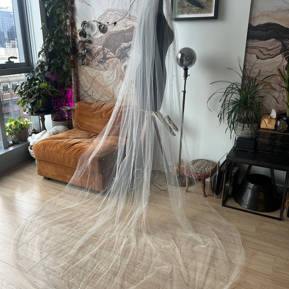 Elegant White Bridal Veil